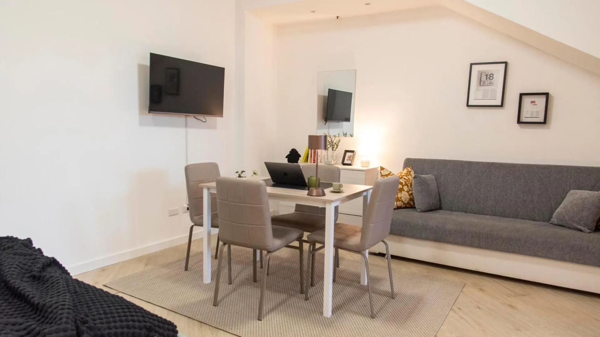 Apartment Kamchu Residence - Via Dei Laghi: Apt #R2 Ciampino