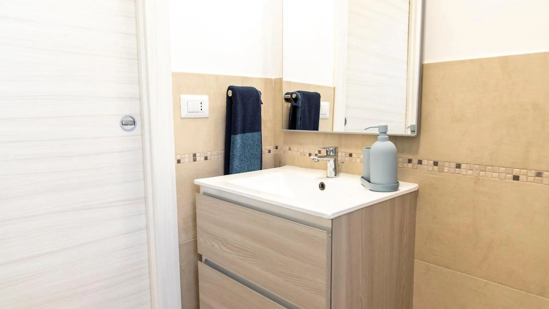Kamchu Residence - Via Dei Laghi: Apt #R2 Ciampino 0*,  Italy